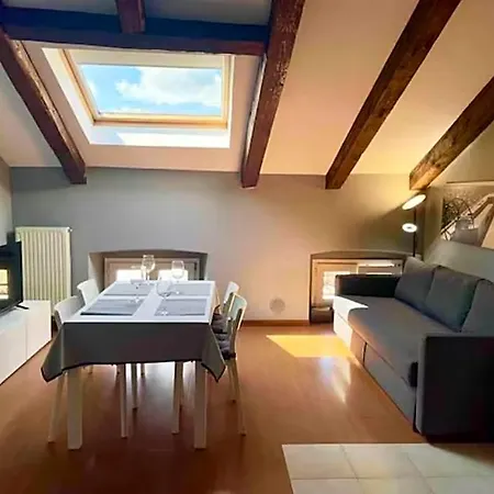 Tivarnella - Large And Bright Attic In Center 아파트 트리에스테