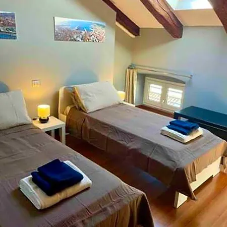 아파트 Tivarnella - Large And Bright Attic In Center