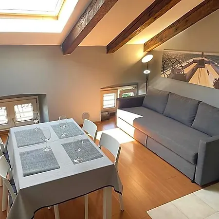 아파트 Tivarnella - Large And Bright Attic In Center *