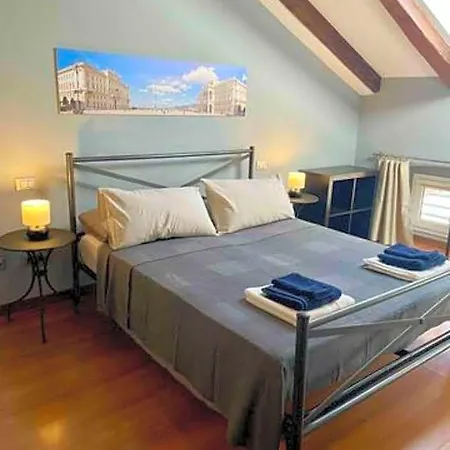 아파트 Tivarnella - Large And Bright Attic In Center