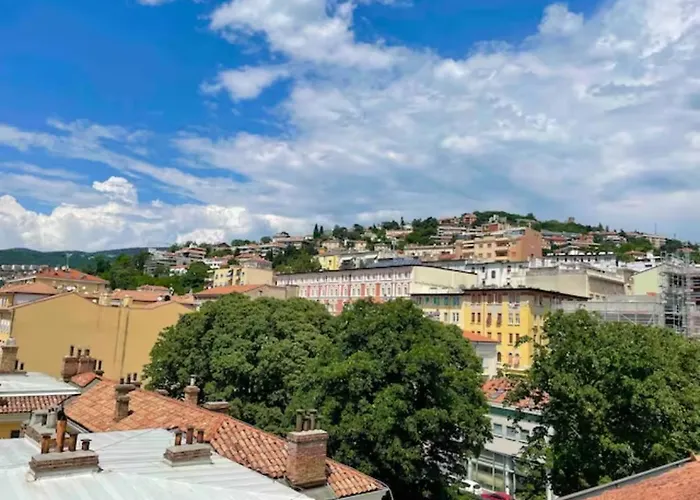 Tivarnella - Large And Bright Attic In Center Appartement Trieste