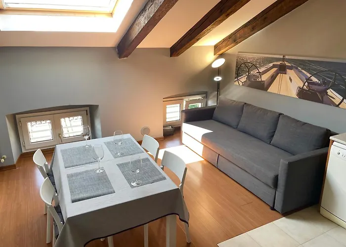 Tivarnella - Large And Bright Attic In Center Apartman *